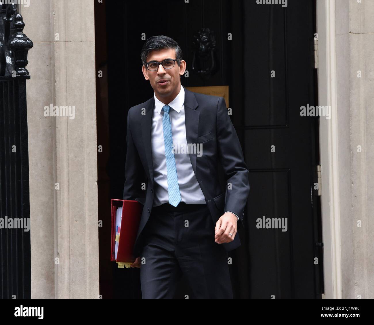 London, UK, 22 February 2023. RISHI SUNAK leaves 10 Downing Street for Prime Minister Questions. Credit: Thomas Krych/Alamy Live News Stock Photo