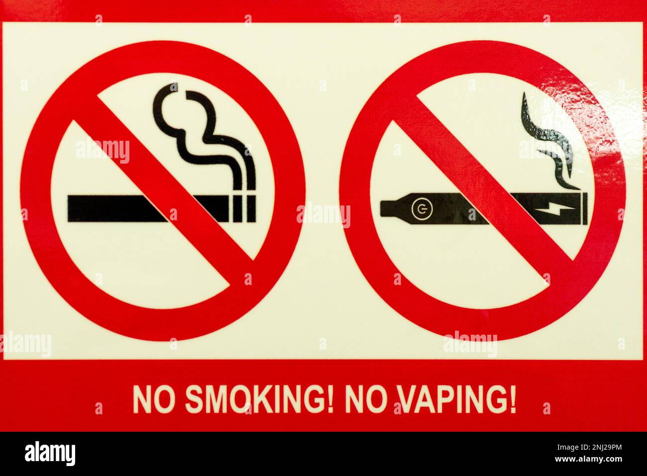 No Smoking No Vaping red warning sticker sign Stock Photo