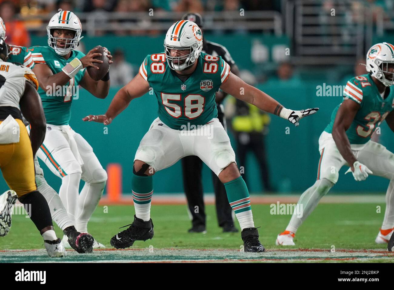 MIAMI GARDENS, FL - OCTOBER 23: Miami Dolphins guard Connor Williams (58)  protects the pocket during the game between the Pittsburg Steelers and the Miami  Dolphins on Sunday, October 23, 2022 at