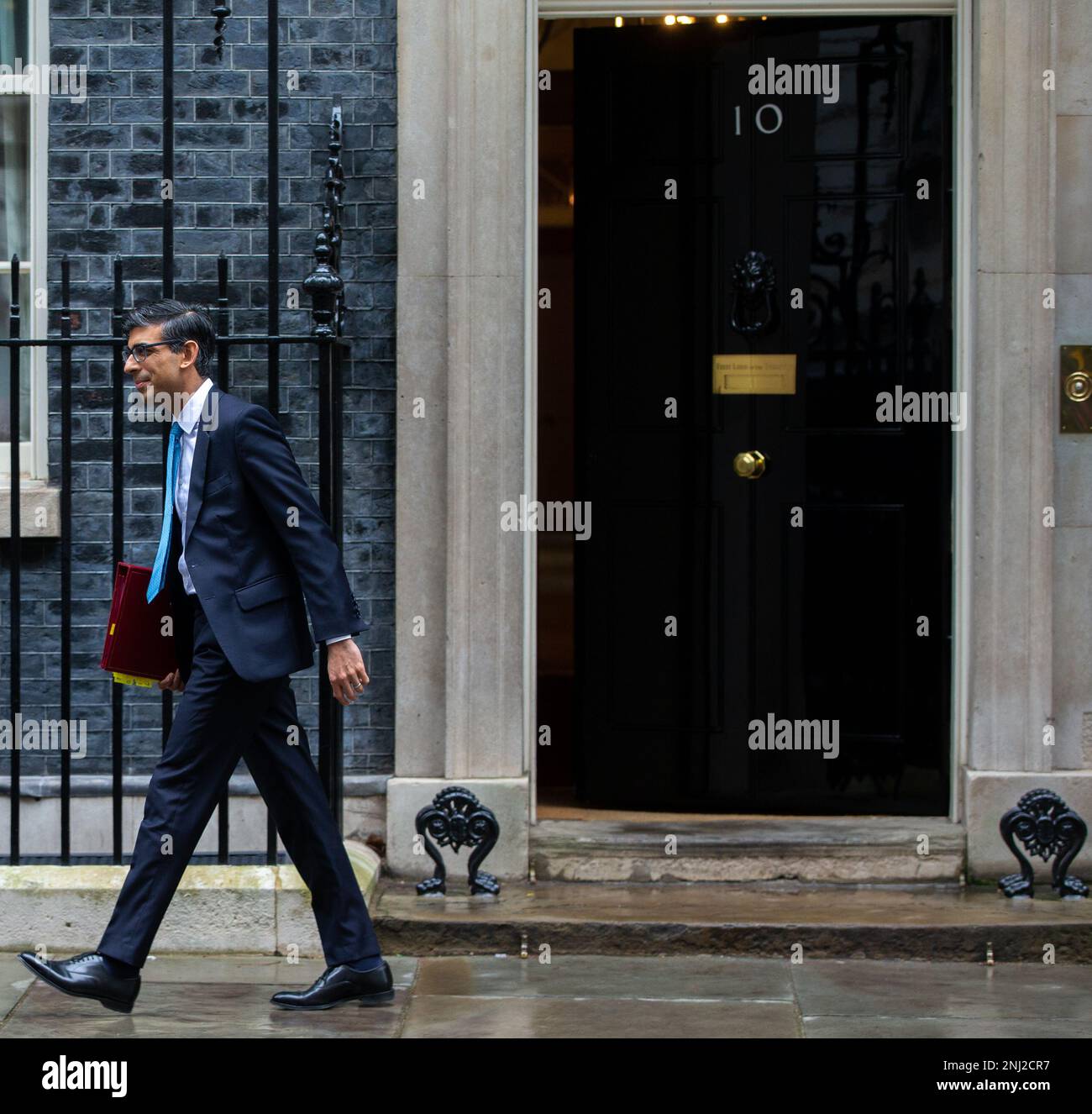 London, England, UK. 22nd Feb, 2023. UK Prime Minister Rishi Sunak leaves  10 Downing Street ahead of Prime Ministers' Questions session in House of  Commons. (Credit Image: © Tayfun Salci/ZUMA Press Wire/Alamy