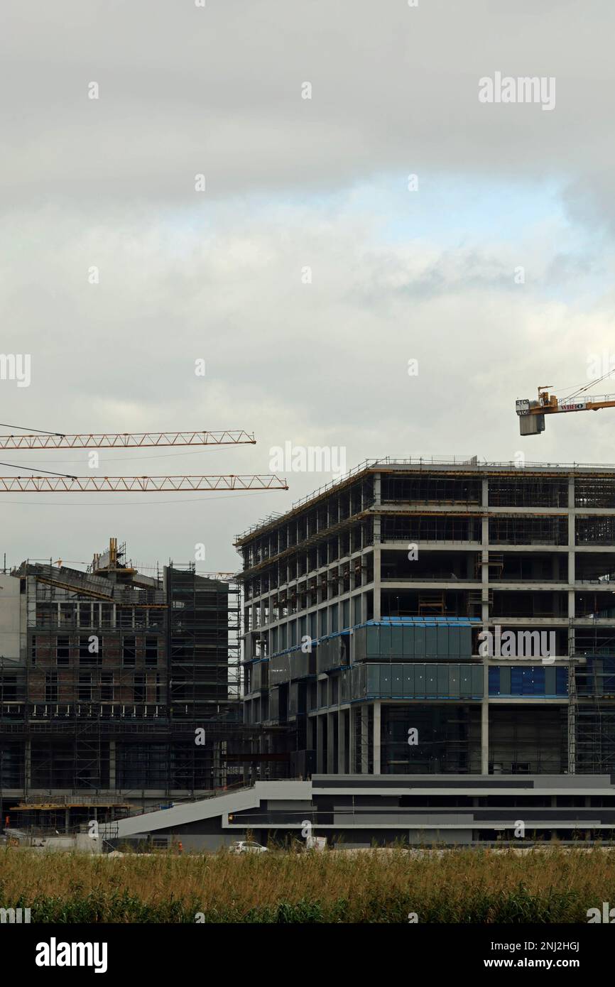 The construction of Amazon headquarters on the River Club site in Cape