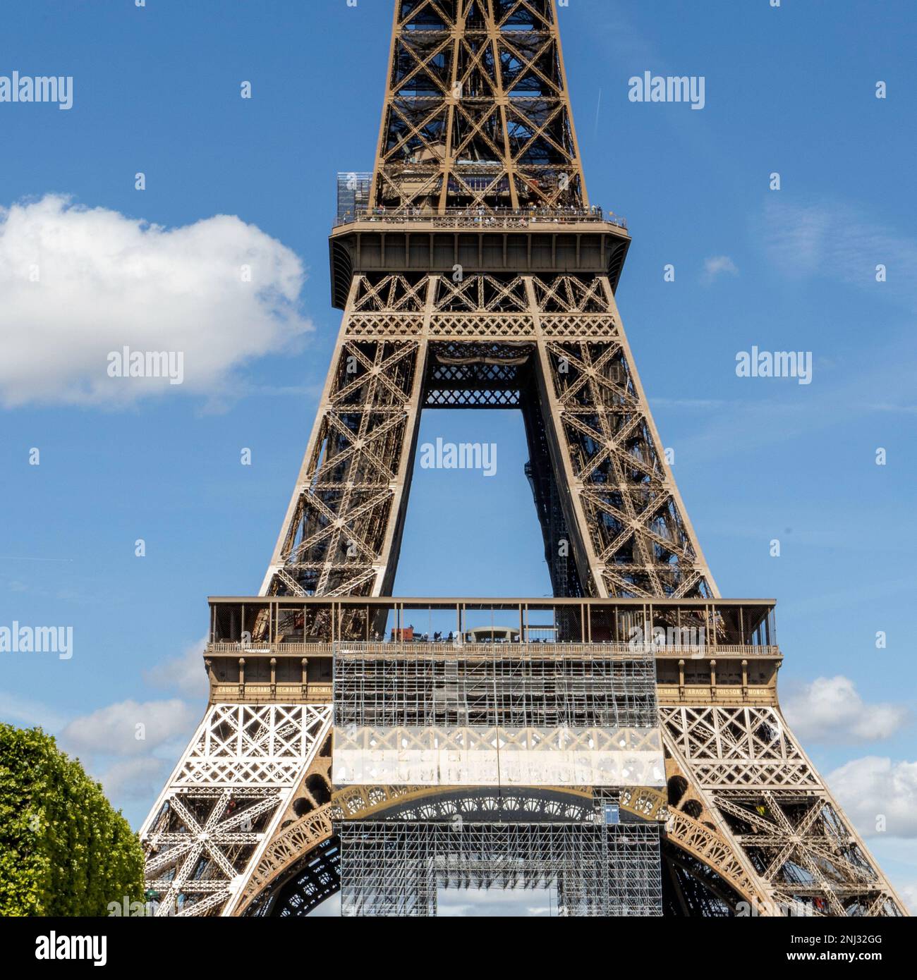 Eiffel tower observation deck hi-res stock photography and images