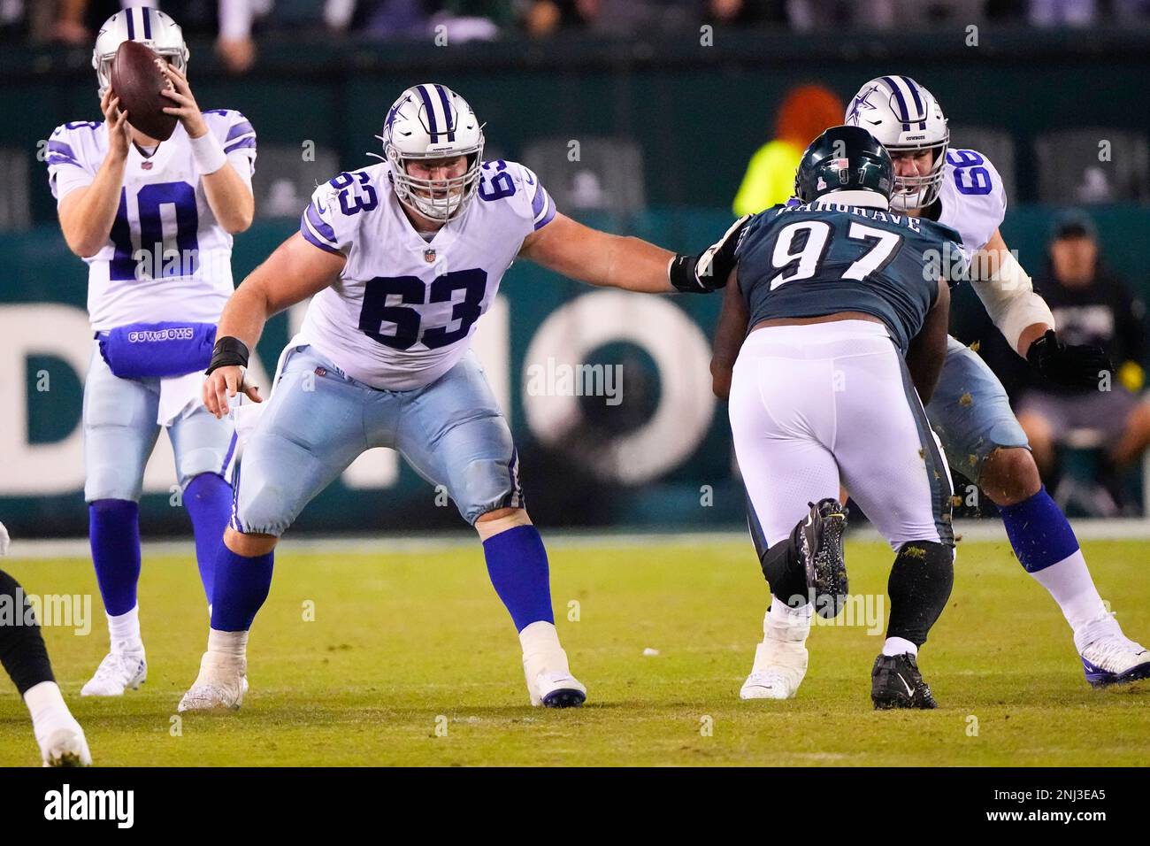 PHILADELPHIA, PA - OCTOBER 16: Dallas Cowboys Center Tyler Biadasz (63)  looks to block Philadelphia