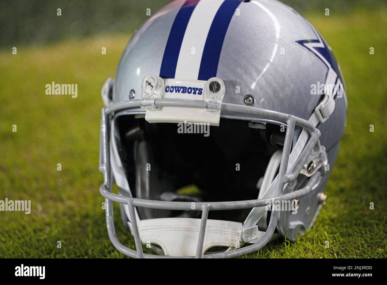 PHILADELPHIA, PA - OCTOBER 16: Philadelphia Eagles wide receiver AJ Brown  (11) and Dallas Cowboys co