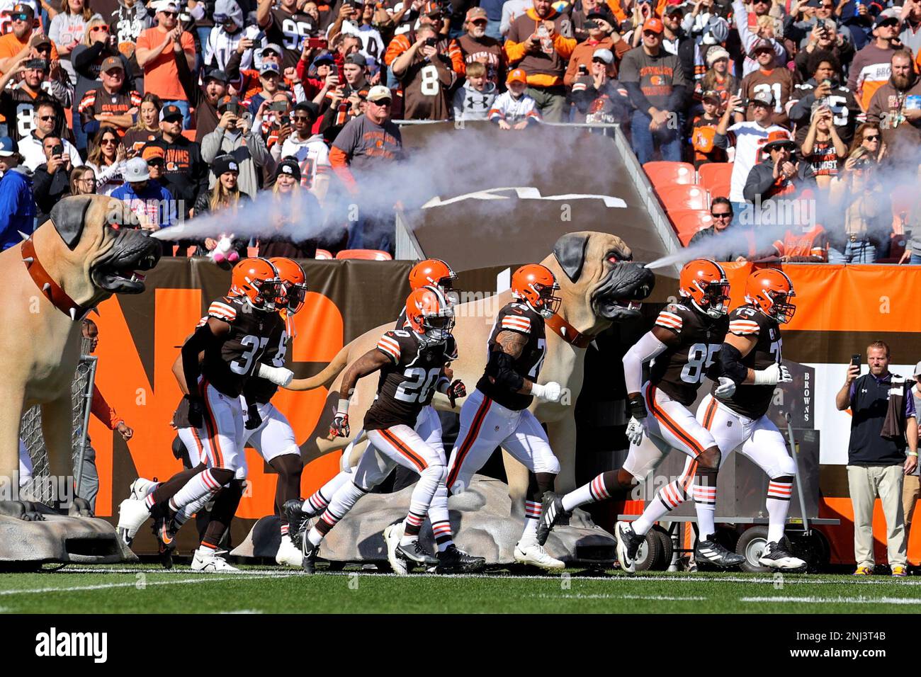 CLEVELAND, OH - OCTOBER 16: The Cleveland Browns take the field