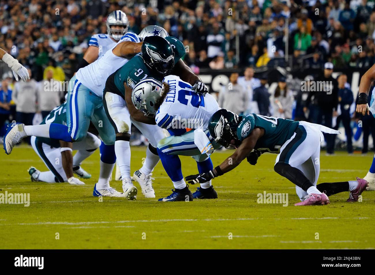 Philadelphia Eagles defensive back K'Von Wallace (42) drops in