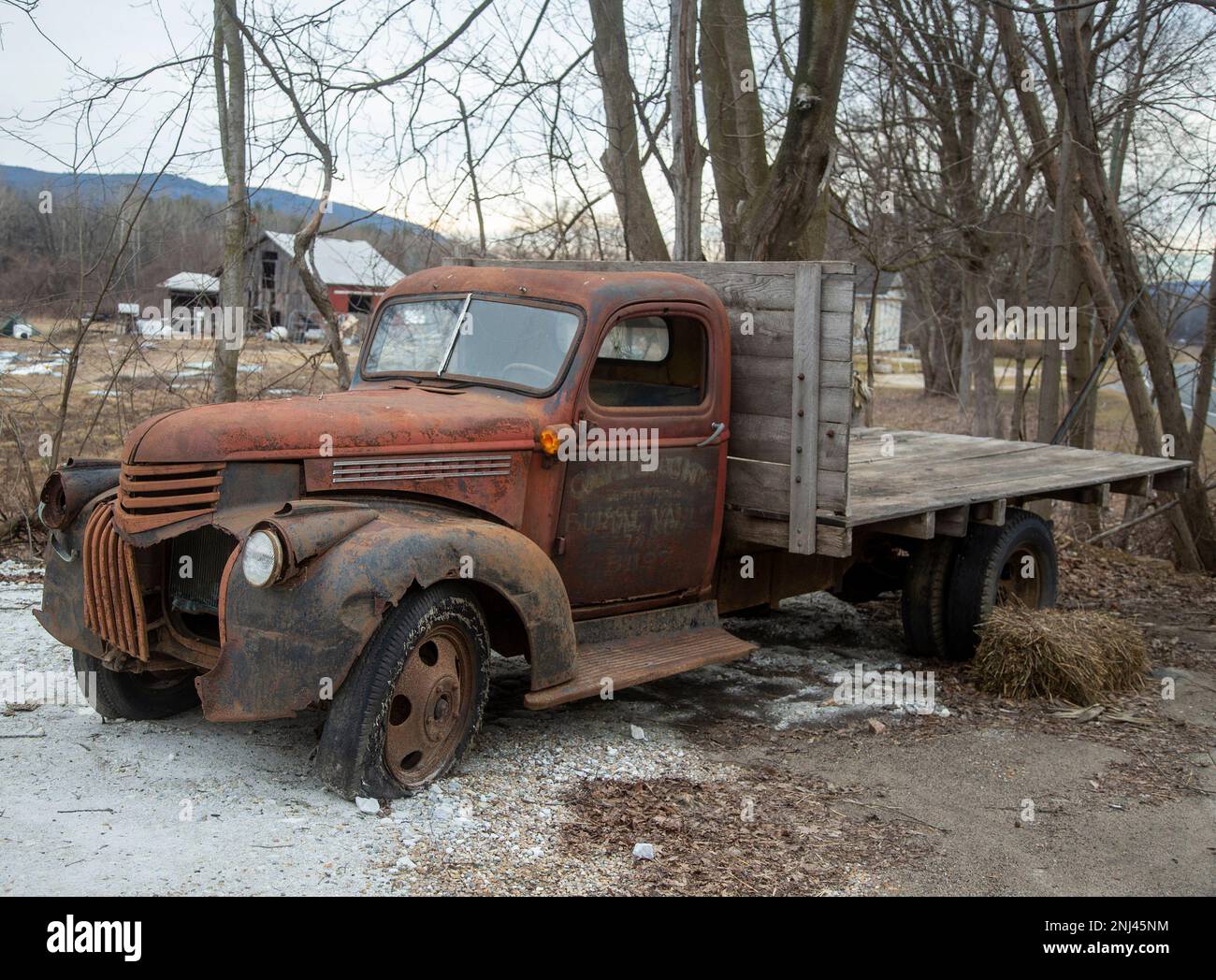 Abandoned truck hi-res stock photography and images - Alamy