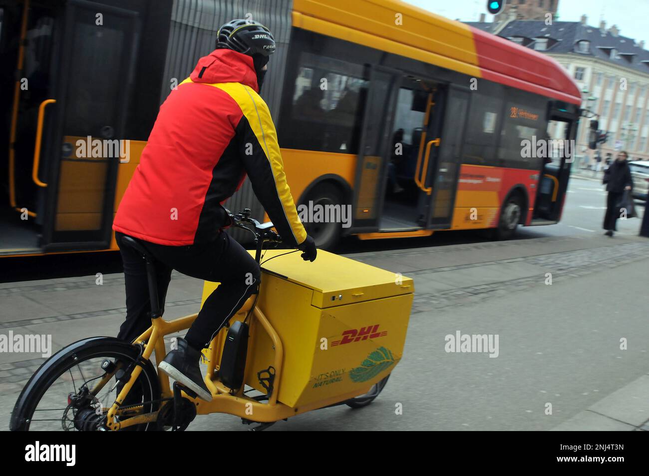 Deutsche dhl hi-res stock photography and images - Alamy