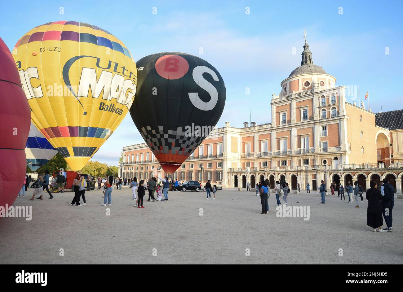 Initial filling of the bag with a gas burner and a fan, at the Hot Air