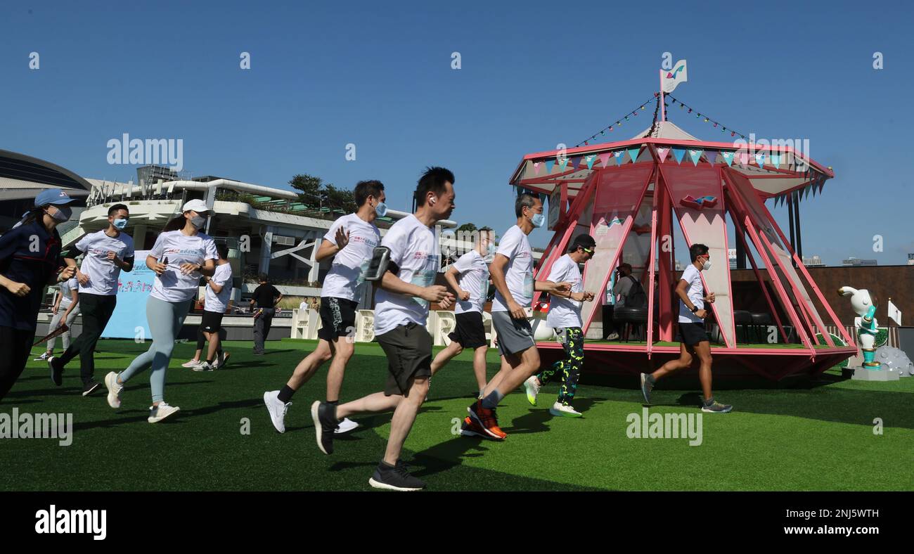 Participants attended  the HK Harbour Marathon 2022 virtual run - the CEO Run at HarbourChill in Wan Chai. 19NOV22  SCMP/Yik Yeung-man Stock Photo