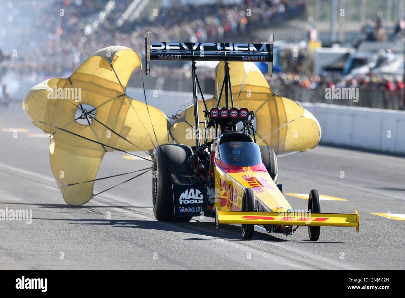 MADISON, IL OCTOBER 01 Parachutes open as the Shawn Langdon (9) Top