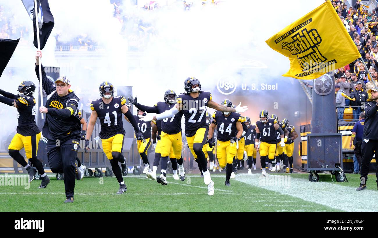 OCT 2nd, 2022: Steelers pregame running out of the tunnel before the  Pittsburgh Steelers vs New York Jets game in Pittsburgh, PA at Acrisure  Stadium. Jason Pohuski/CSM (Credit Image: © Jason Pohuski/CSM