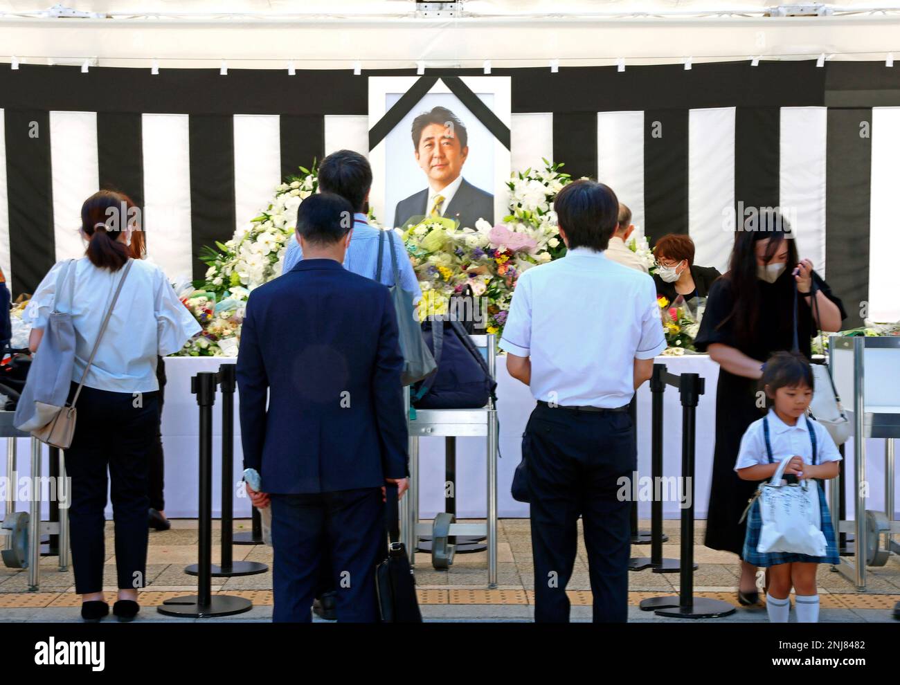 People gather to mourn Japan's former Prime Minister Shinzo Abe