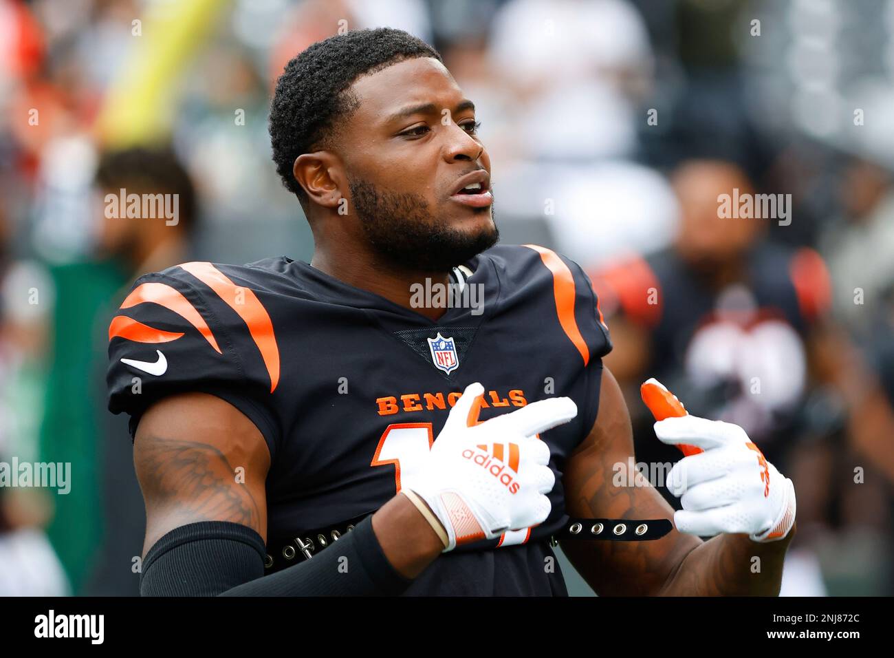 EAST RUTHERFORD, NJ - SEPTEMBER 25: Cincinnati Bengals wide receiver  Ja'Marr Chase (1) runs during the National Football League game between the  New York Jets and the Cincinnati Bengals on September 25