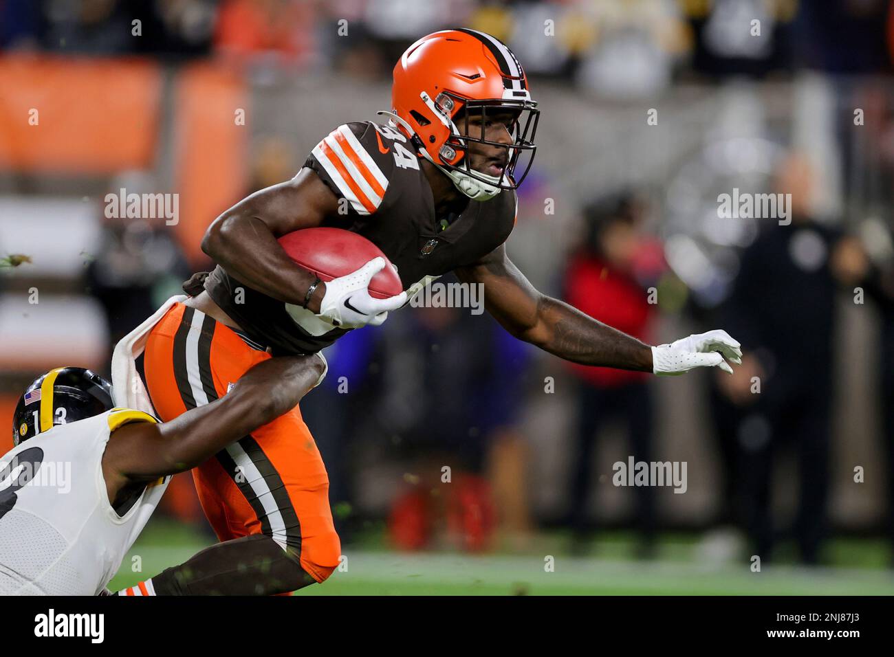 CLEVELAND, OH - SEPTEMBER 22: Cleveland Browns running back Jerome