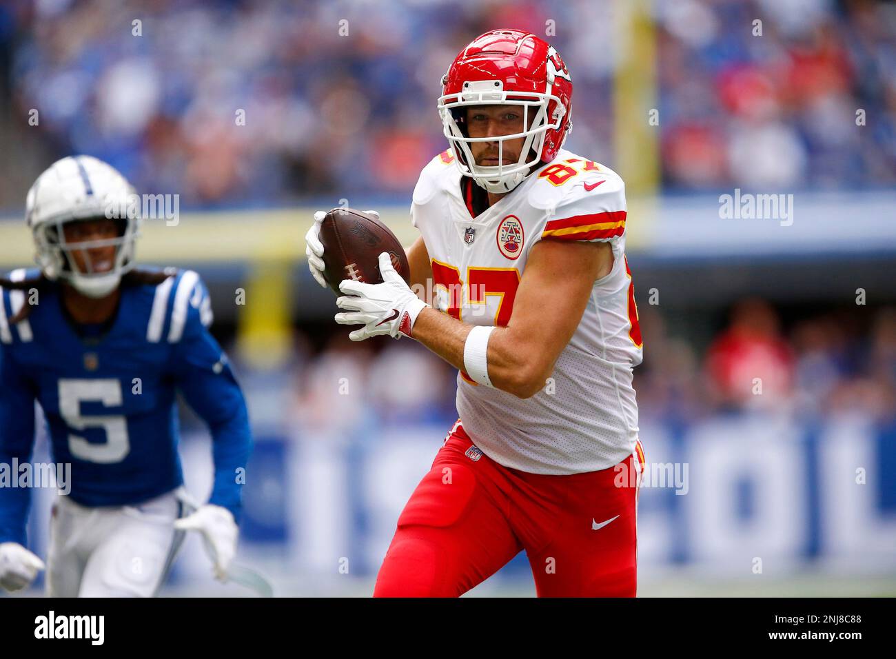 Indianapolis, Indiana, USA. 25th Sep, 2022. Kansas City Chiefs tight end  Travis Kelce (87) catches the ball during NFL football game action between  the Kansas City Chiefs and the Indianapolis Colts at