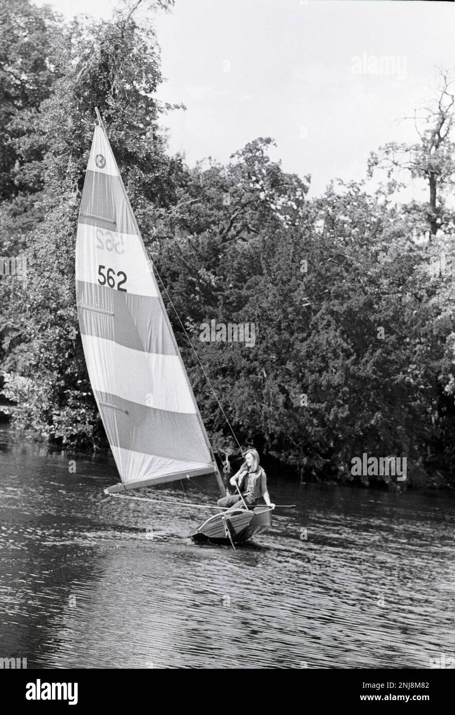 Lea  Avon Sailing Club, Highams Park Lake, London,  small classic moth dinghies racing on a windy Highams Park Lake, circa 1976. Stock Photo