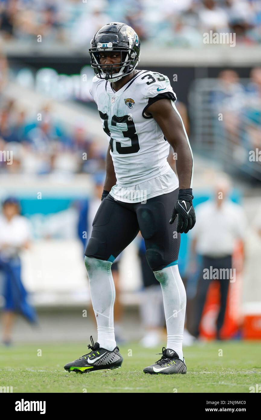 JACKSONVILLE, FL - SEPTEMBER 18: Jacksonville Jaguars linebacker Devin  Lloyd (33) during the game between the Indianapolis Colts and the  Jacksonville Jaguars on September 19, 2022 at TIAA Bank Field in  Jacksonville,