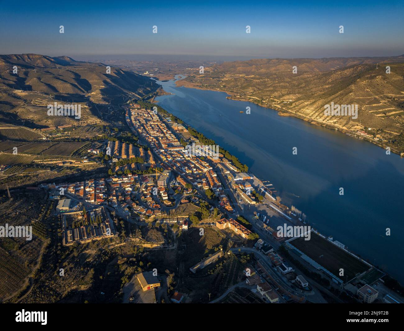 Nuevo paisaje de río hi-res stock photography and images - Alamy