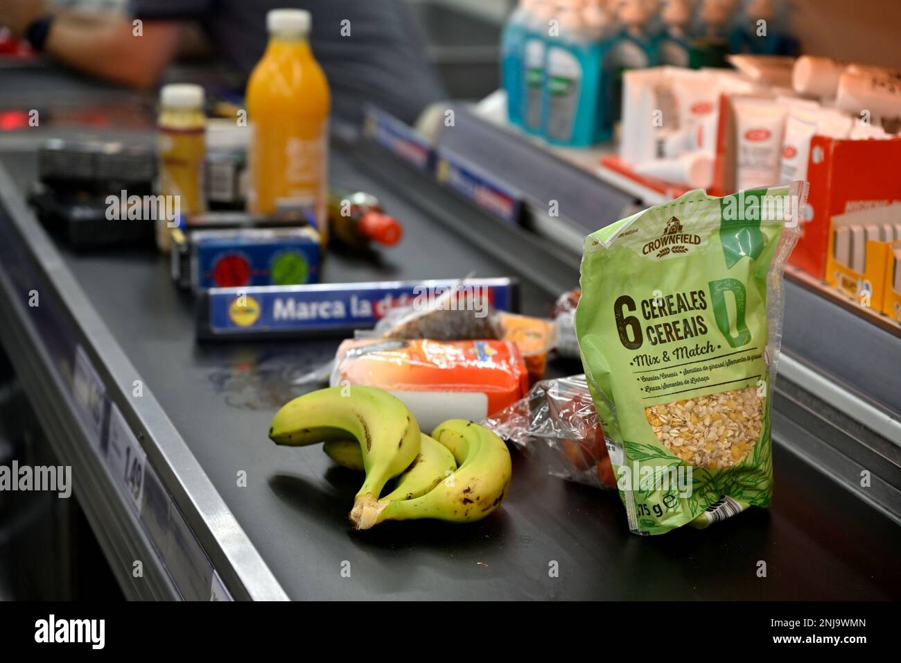 Food on conveyor belt at supermarket checkout, Lidl Stock Photo