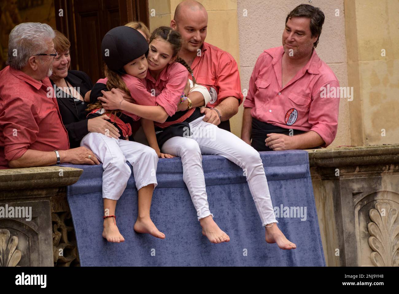 Ascent of the children to the balcony of the Valls town hall in the
