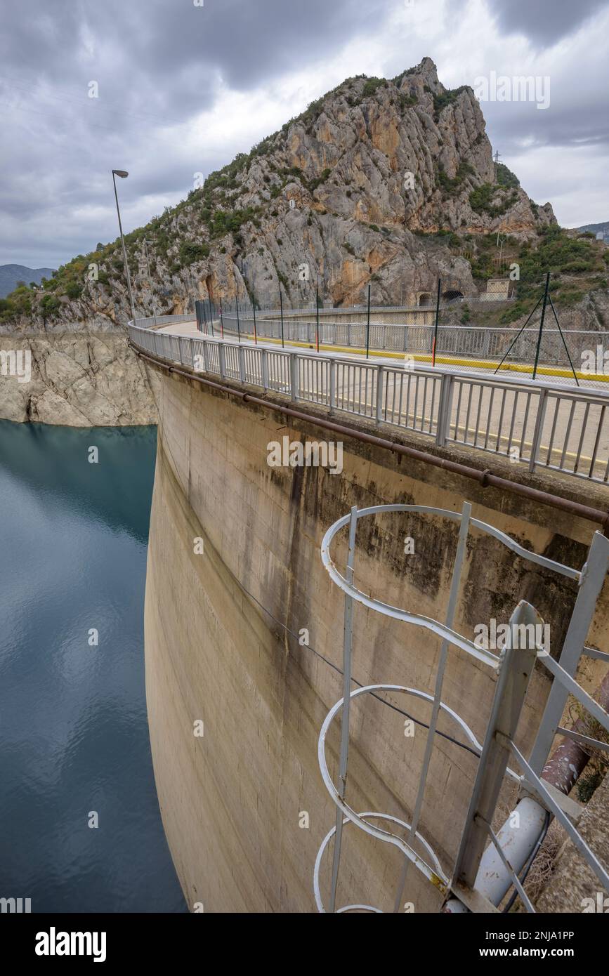 Barrage de canelles hires stock photography and images Alamy