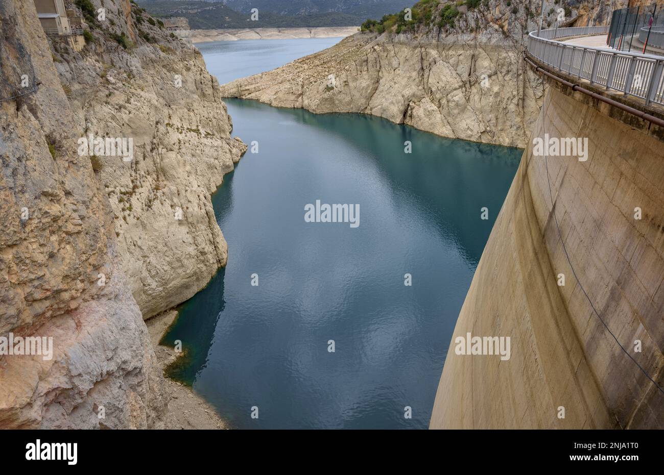 Canelles reservoir dam area during the 2022 drought with a low water level  (La Noguera, Lleida, Catalonia, Spain) ESP: Presa del embalse de Canelles  Stock Photo - Alamy, image size:1300x931