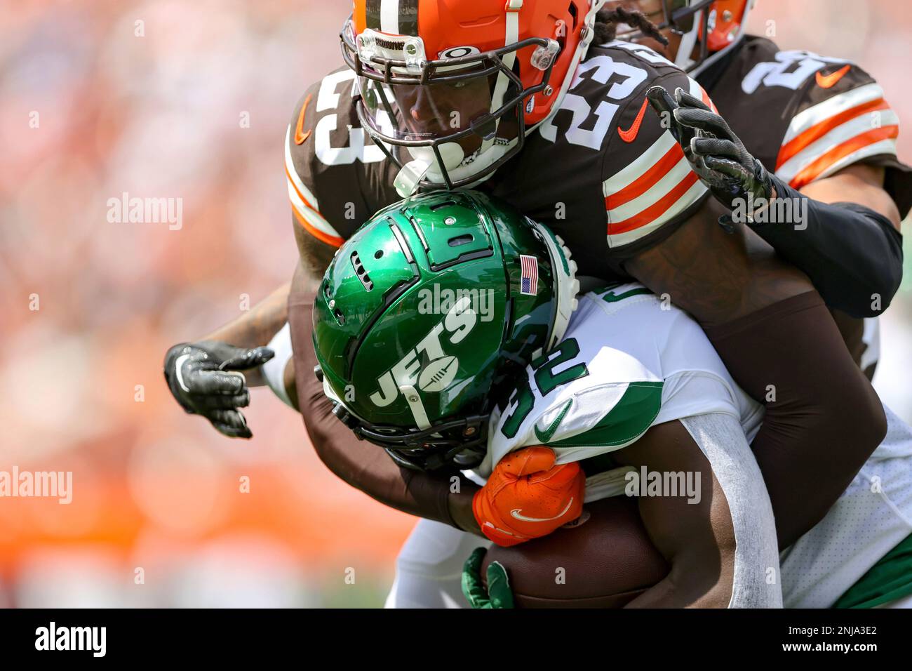 CLEVELAND, OH - SEPTEMBER 18: Cleveland Browns cornerback Martin