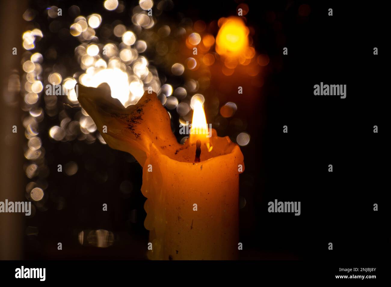 Candle light dark room hi-res stock photography and images - Alamy