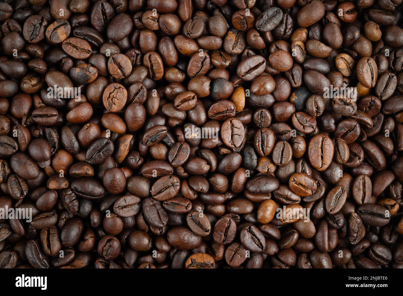 Roasted coffee beans background. Top view, close up Stock Photo - Alamy
