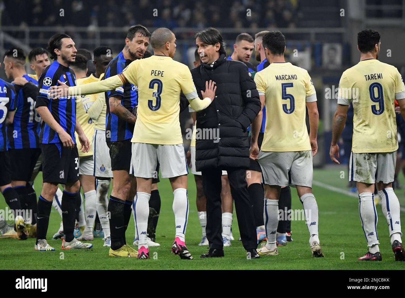 Milano, Italy. 22nd Feb, 2023. Kepler Laveran Lima Ferreira alias Pepe of FC Porto argues with Simone Inzaghi head coach of FC Internazionale during the Champions League football match between FC Internazionale and FC Porto at San Siro stadium in Milano (Italy), February 22th, 2023. Photo Andrea Staccioli/Insidefoto Credit: Insidefoto di andrea staccioli/Alamy Live News Stock Photo