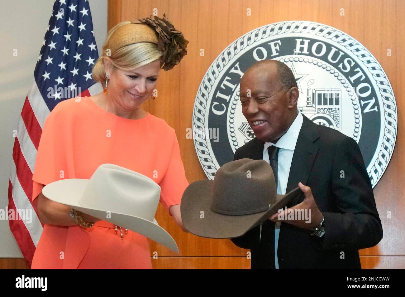 Queen Maxima of the Netherlands and Mayor Turner look at cowboy hats at  City Hall on Friday, Sept. 9, 2002 in Houston. (Brett Coomer/Houston  Chronicle via AP Stock Photo - Alamy