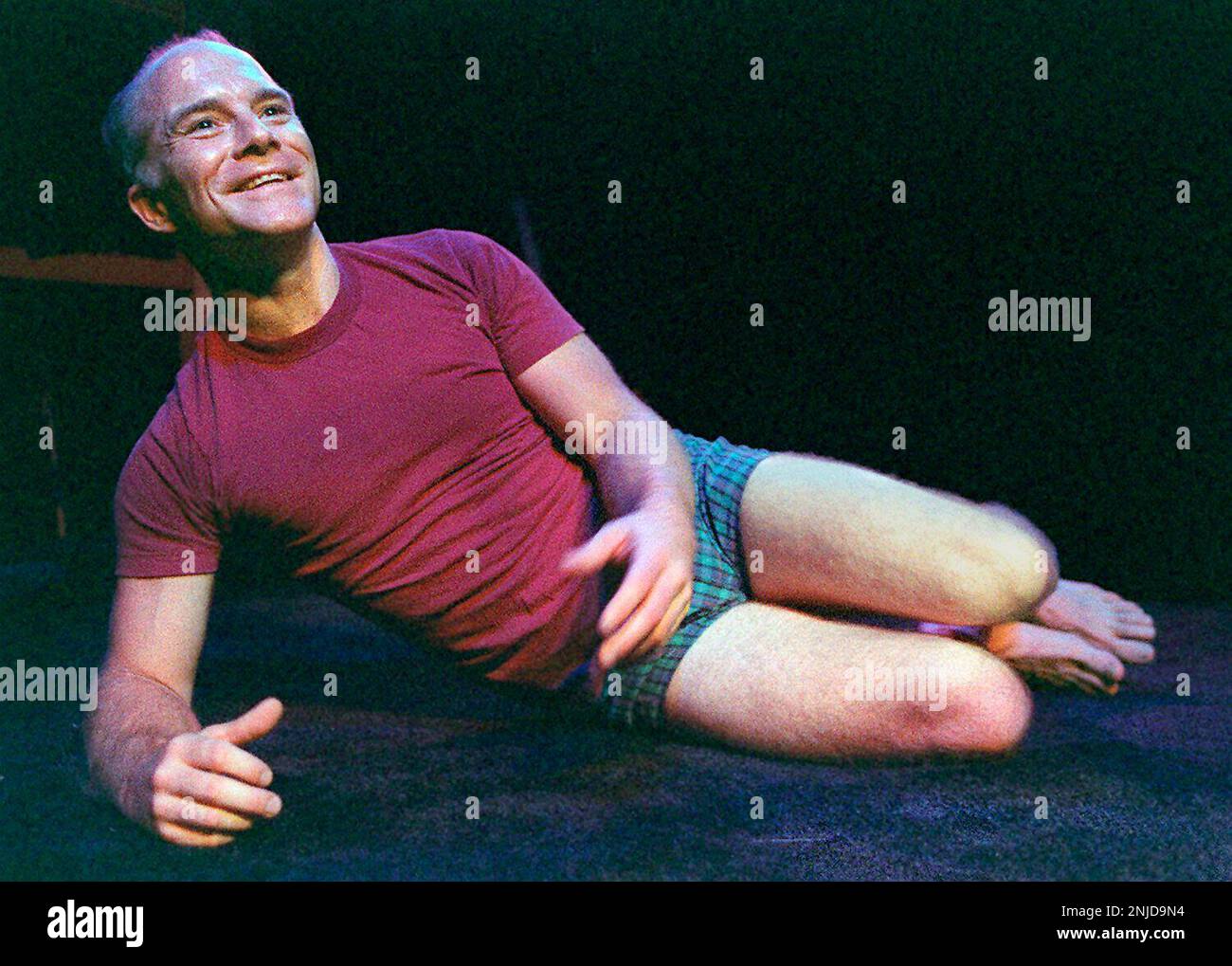 BUTLER 1/C/18SEP96/DD/LH--Solo performer Dan Butler during rehearsal at ...