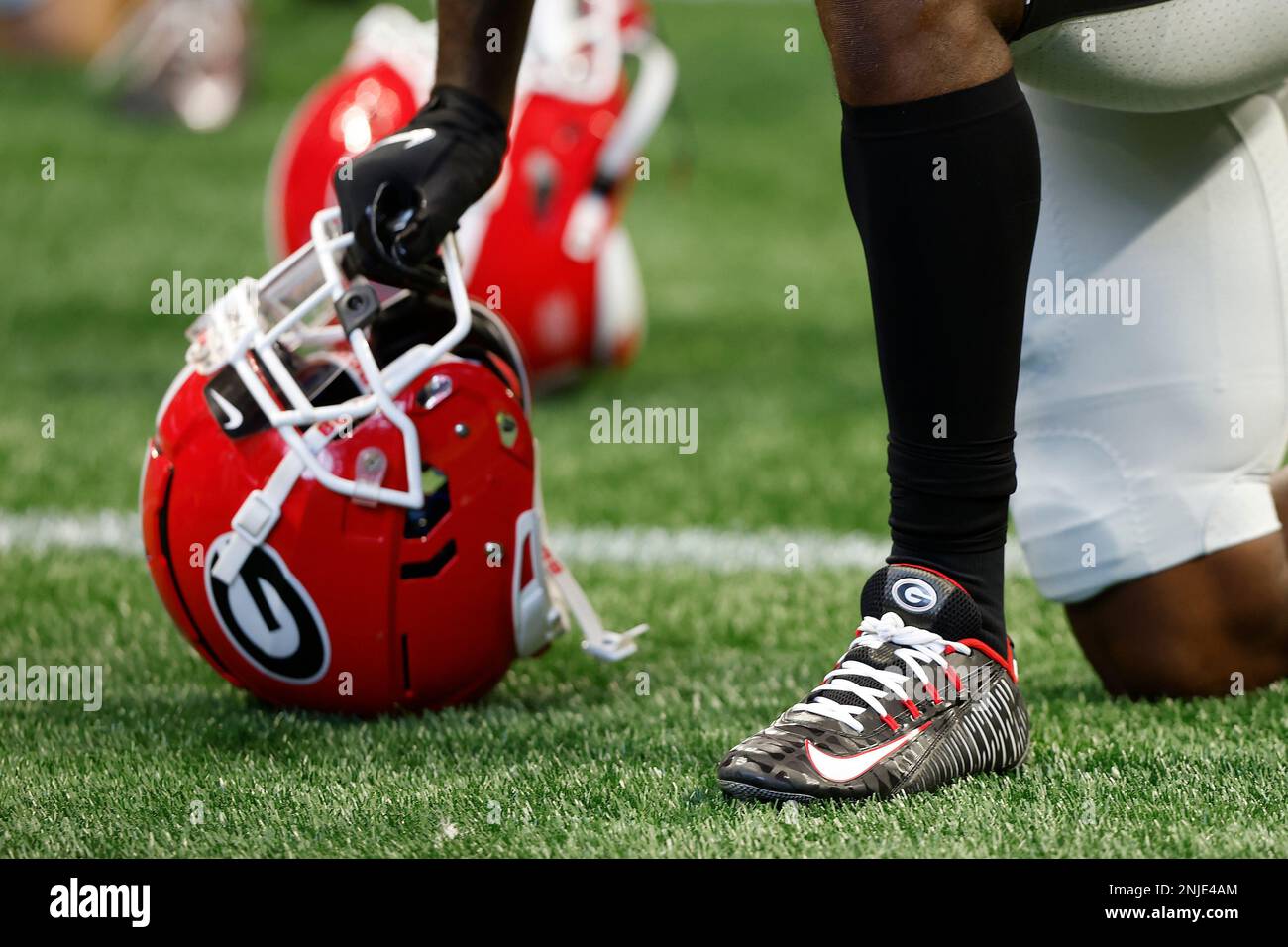 Bulldog football sales cleats