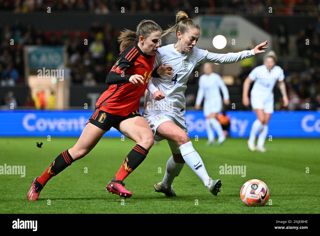 Marie Detruyer (16) of Belgium and Keira Walsh (4) of England pictured during a friendly women soccer game between the national female soccer teams of England , called the Lionesses , and Belgium , called the Red Flames , in their third and final game in the Arnold Clark Cup 2023 ,  Wednesday 22 February 2023  in Bristol , ENGLAND . PHOTO SPORTPIX | David Catry Stock Photo
