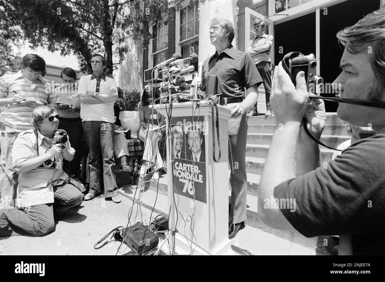 1976 Democratic Presidential candidate Jimmy Carter speaks to the press ...