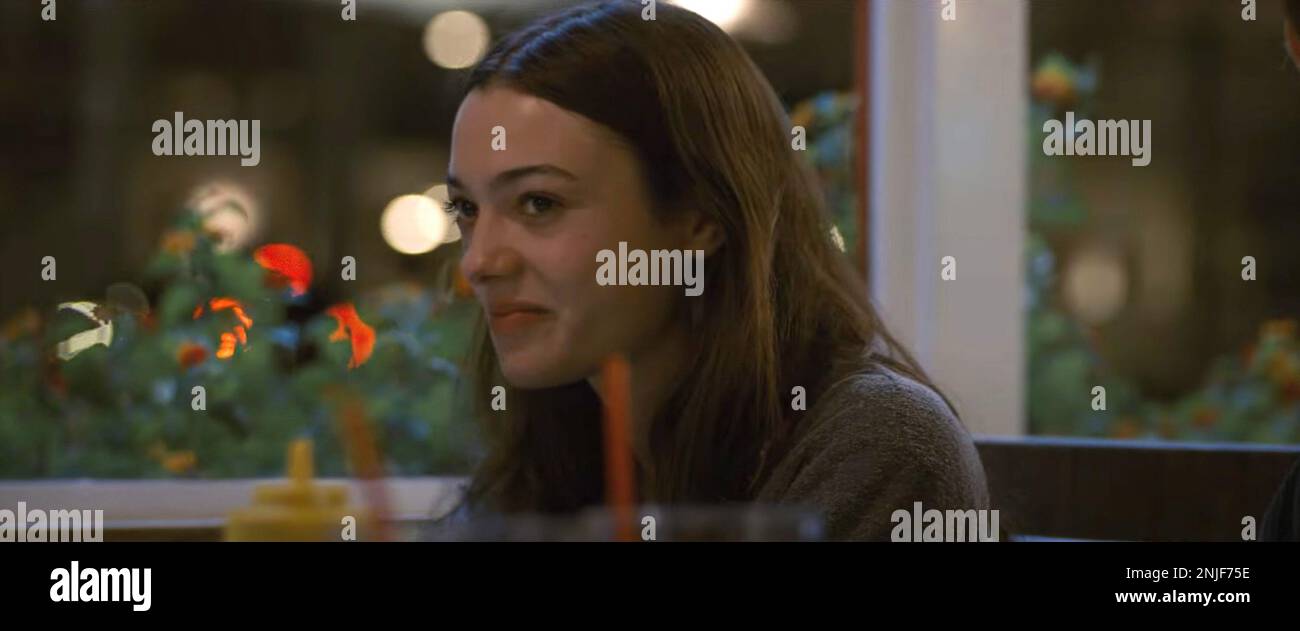 PALM TREES AND POWER LINES, Lily McInerny, 2022. © Momentum Pictures