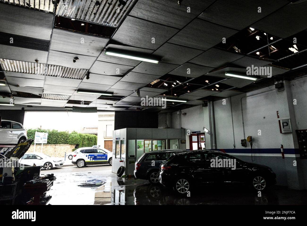 Damage to the roof of the Bisbal Motor dealership, as a result of the hail  storm, on August 31, 2022, in La Bisbal d'Empordà, Girona, Catalonia  (Spain). Until early this morning, the