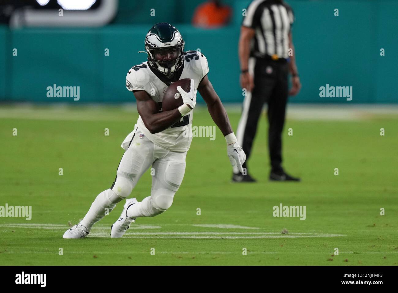 MIAMI GARDENS, FL - AUGUST 27: Philadelphia Eagles running back Jason  Huntley (32) runs for positive yardage during the game between the  Philadelphia Eagles and the Miami Dolphins, on Saturday, August 27