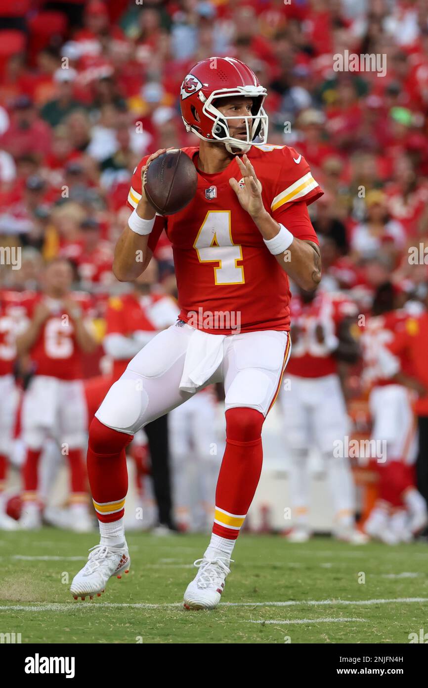 KANSAS CITY, MO - AUGUST 25: Kansas City Chiefs quarterback Chad Henne (4)  drops back to pass in the first quarter of an NFL preseason game between  the Green Bay Packers and