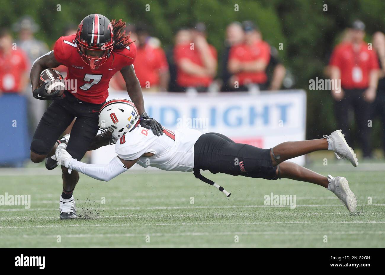 Western Kentucky wide receiver Daewood Davis (7) is tackled by 