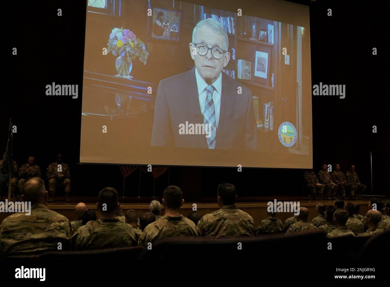 Soldiers assigned to the U.S. Army Cyber Protection Team 172 and 285th Medical Company (Area Support) watch a video message from Ohio Gov. Mike DeWine during their combined call to duty ceremony Aug. 7, 2022, at Reynoldsburg High School-Summit Campus in Reynoldsburg, Ohio. The Soldiers will be deployed in support of Department of Defense operations worldwide, including working with U.S. allies and partner nations. (Photo by Spc. Jessica Silhavy, 196th Mobile Public Affairs Detachment/RELEASED) Stock Photo