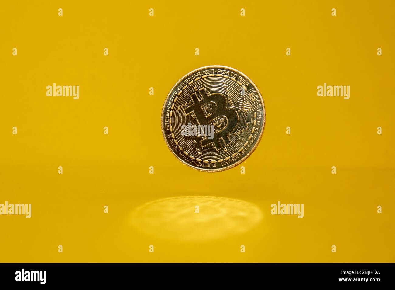 Coin spinning reflection hi-res stock photography and images - Alamy