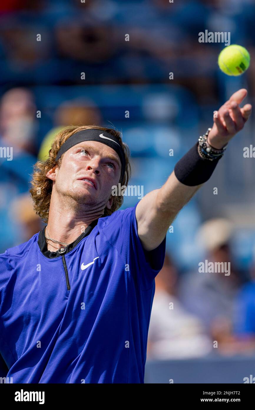 August 18, 2022, Mason, Ohio, USA Andrey Rublev (RUS) tosses up a ball to serve during the third round of the Western and Southern Open at the Lindner Family Tennis Center, Mason,