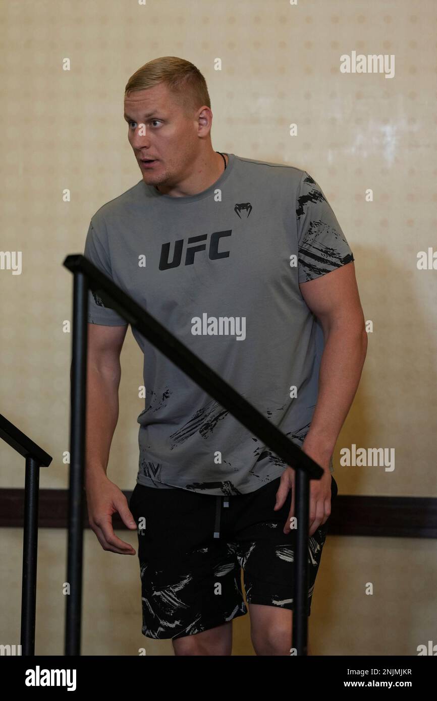 Sergei Pavlovich será reserva para a luta principal do UFC 285