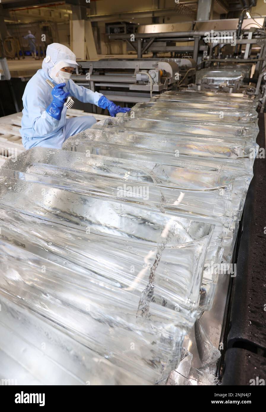Production of ice pillars is peaking at Honda Reizo Co., an ice