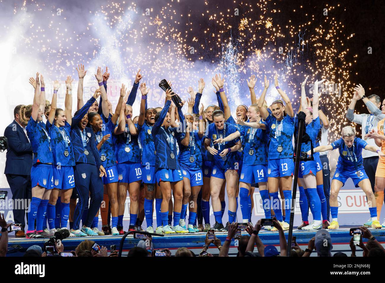 Tournament MVP Mallory Swanson (9) holds up the trophy as Team USA celebrates winning the 2023 SHEBELIEVES CUP at Toyota Stadium in Frisco, Texas on W Stock Photo