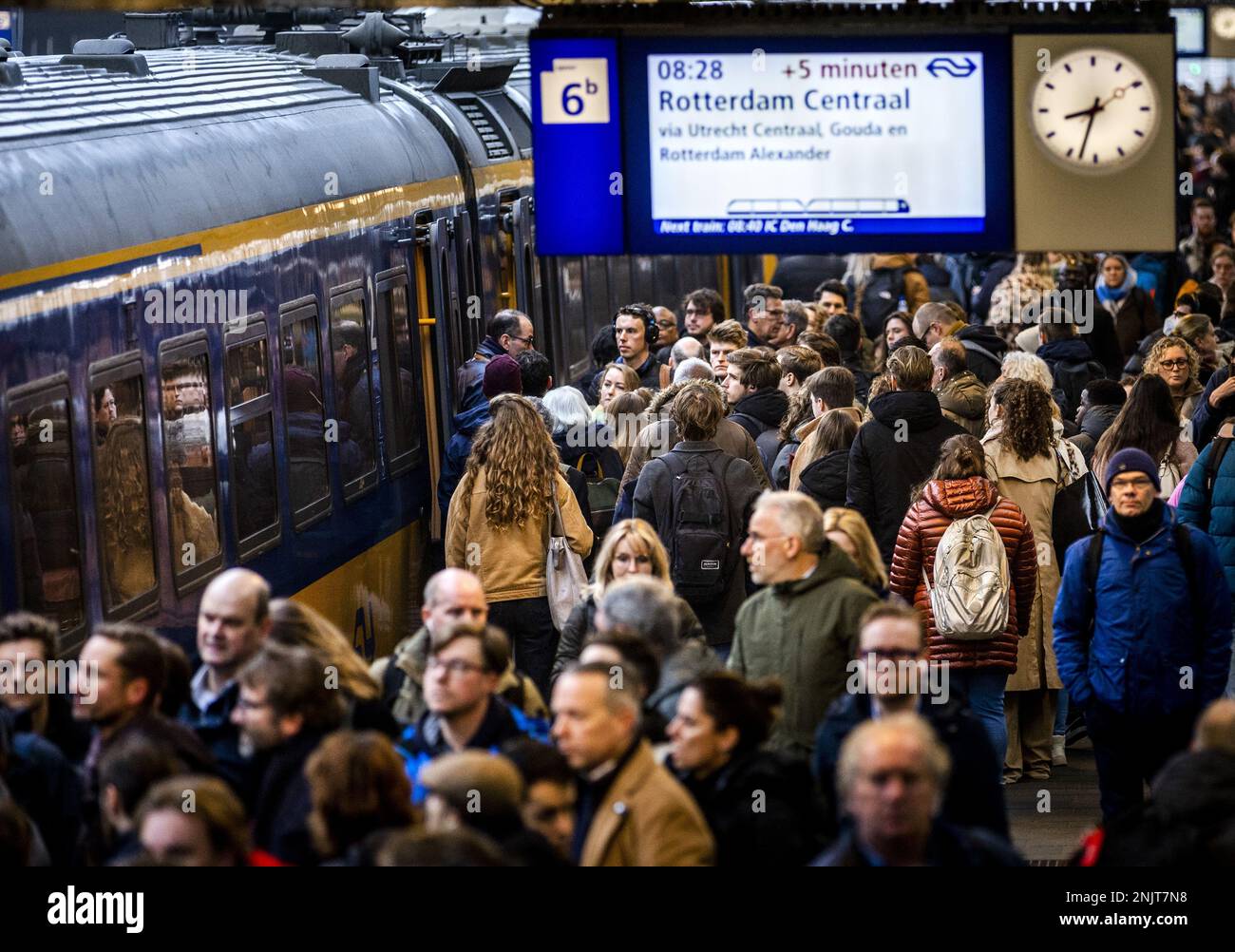 AMERSFOORT - Travelers at NS Station Amersfoort. Today, the Dutch Railways present the annual figures for 2022. ANP REMKO DE WAAL netherlands out - belgium out Stock Photo