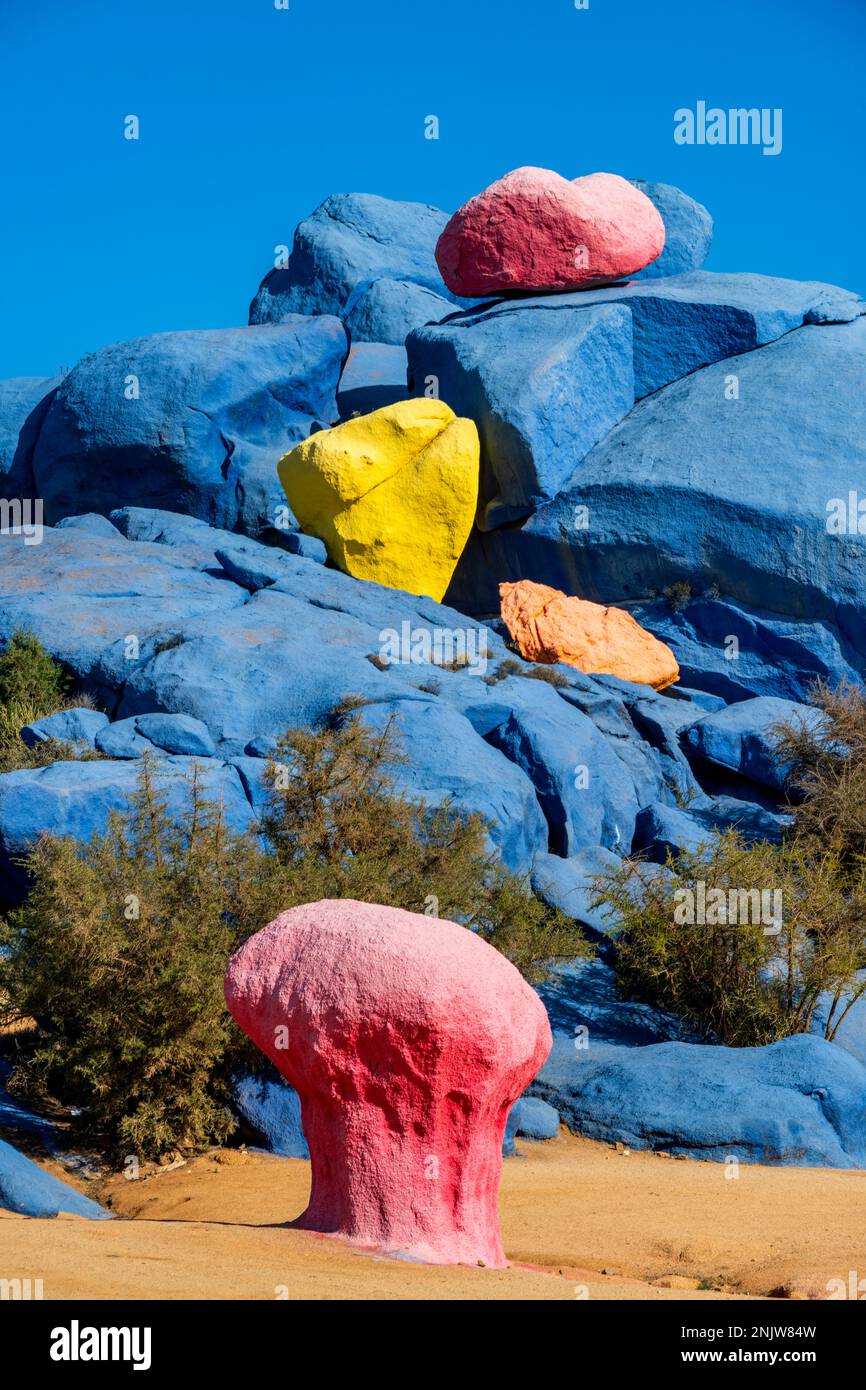 Afrika, Marokko, Provinz Tiznit, die „Blauen Steine“ des belgischen Künstlers Jean Vérame südlich der Stadt Tafraoute Stock Photo