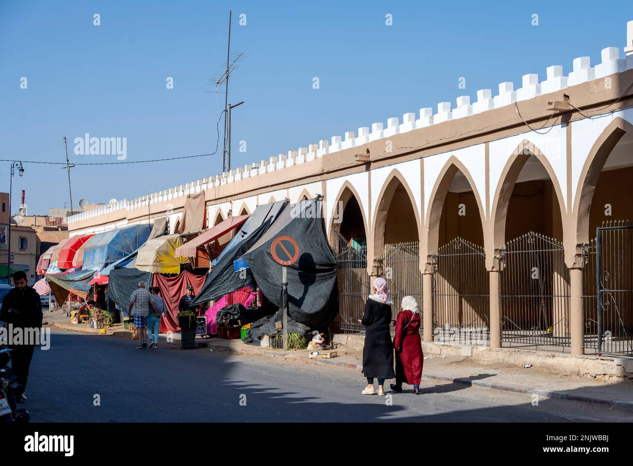 Afrika, Marokko, Tiznit, Arkaden-Geschäfte Stock Photo